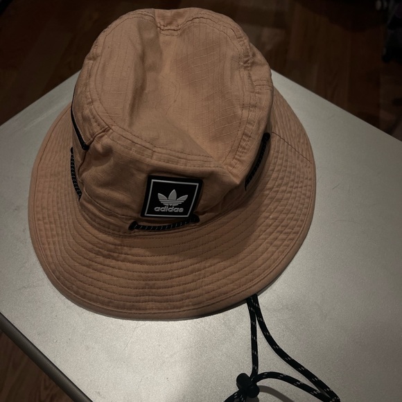 Adidas bucket hat - Picture 8 of 8